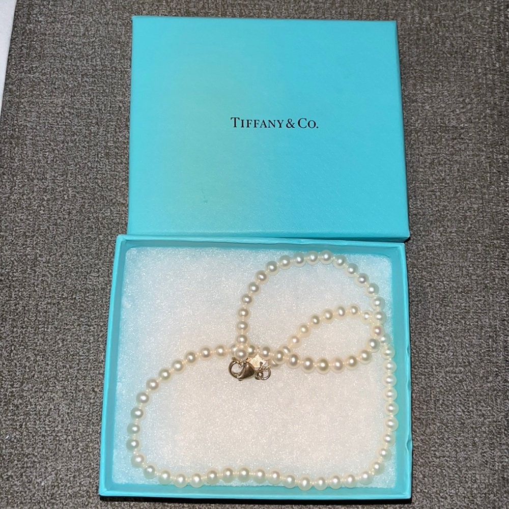 Tiffany & Co pearl necklace 100% authentic